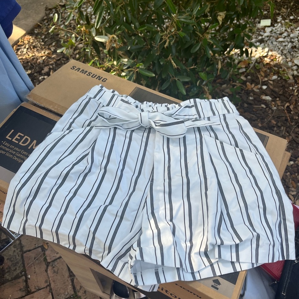 High waisted 4” shorts